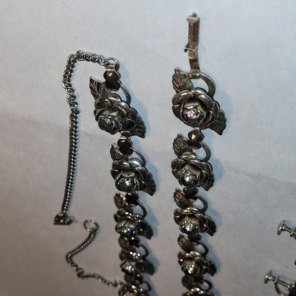 Vintage 1950 Rose Necklace, bracelet and earrings Set - Picture 3 of 9